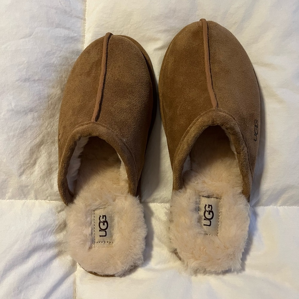 NEW Chestnut Ugg slippers size 8